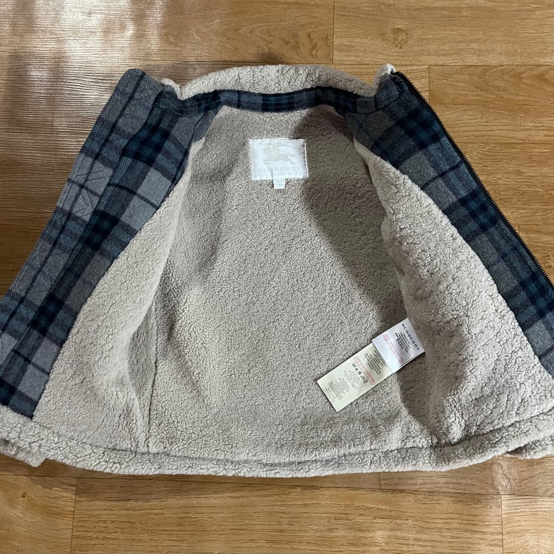 [키즈] 버버리 체크 양털 자켓 상품이미지6
