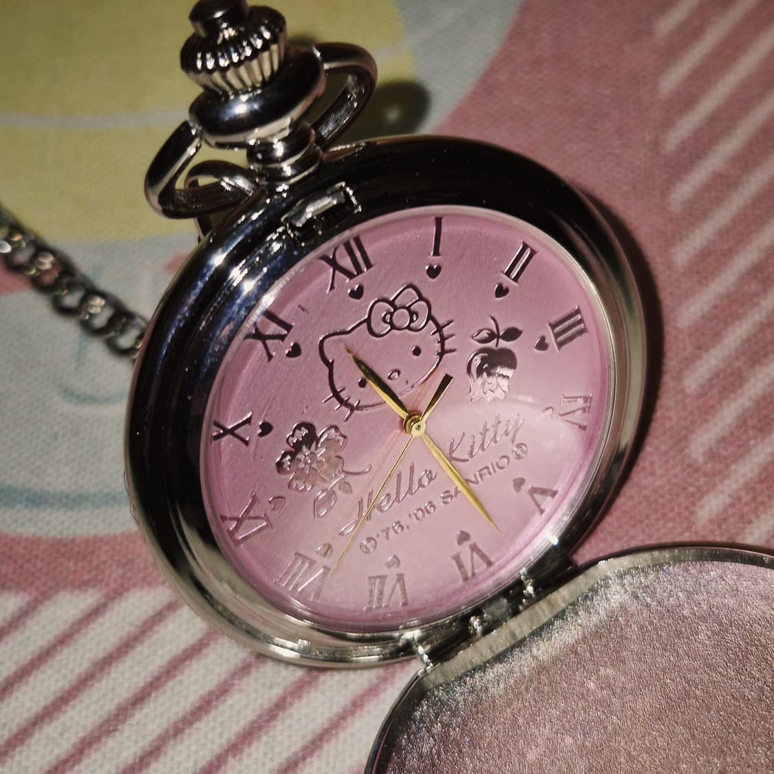 06s 헬로키티 핑크 실버 글리터 회중 시계 상품이미지7