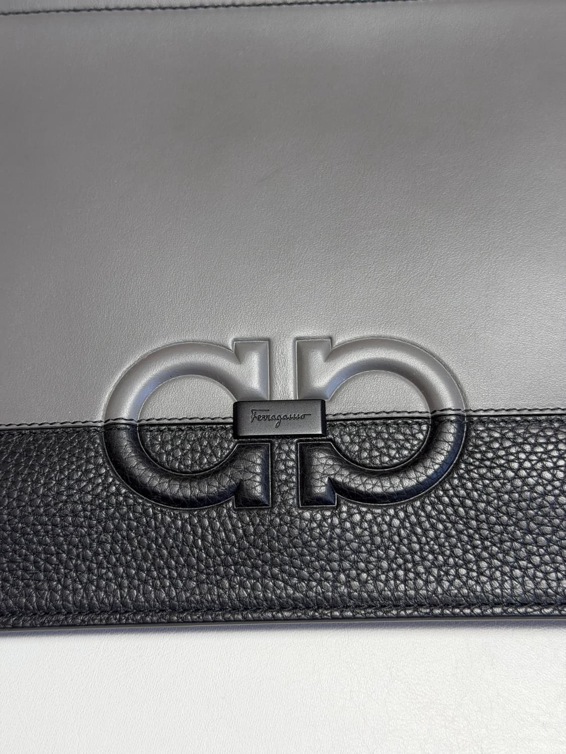 풀구성 새상품) 페라가모 간치니 투톤 클러치백 정가 968,000원  상품이미지3