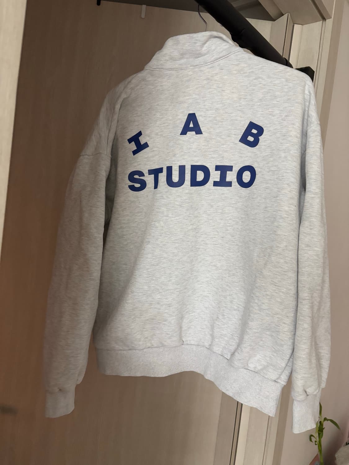 아이앱스튜디오 IAB 하프집풀오버 라이트그레이 상품이미지3