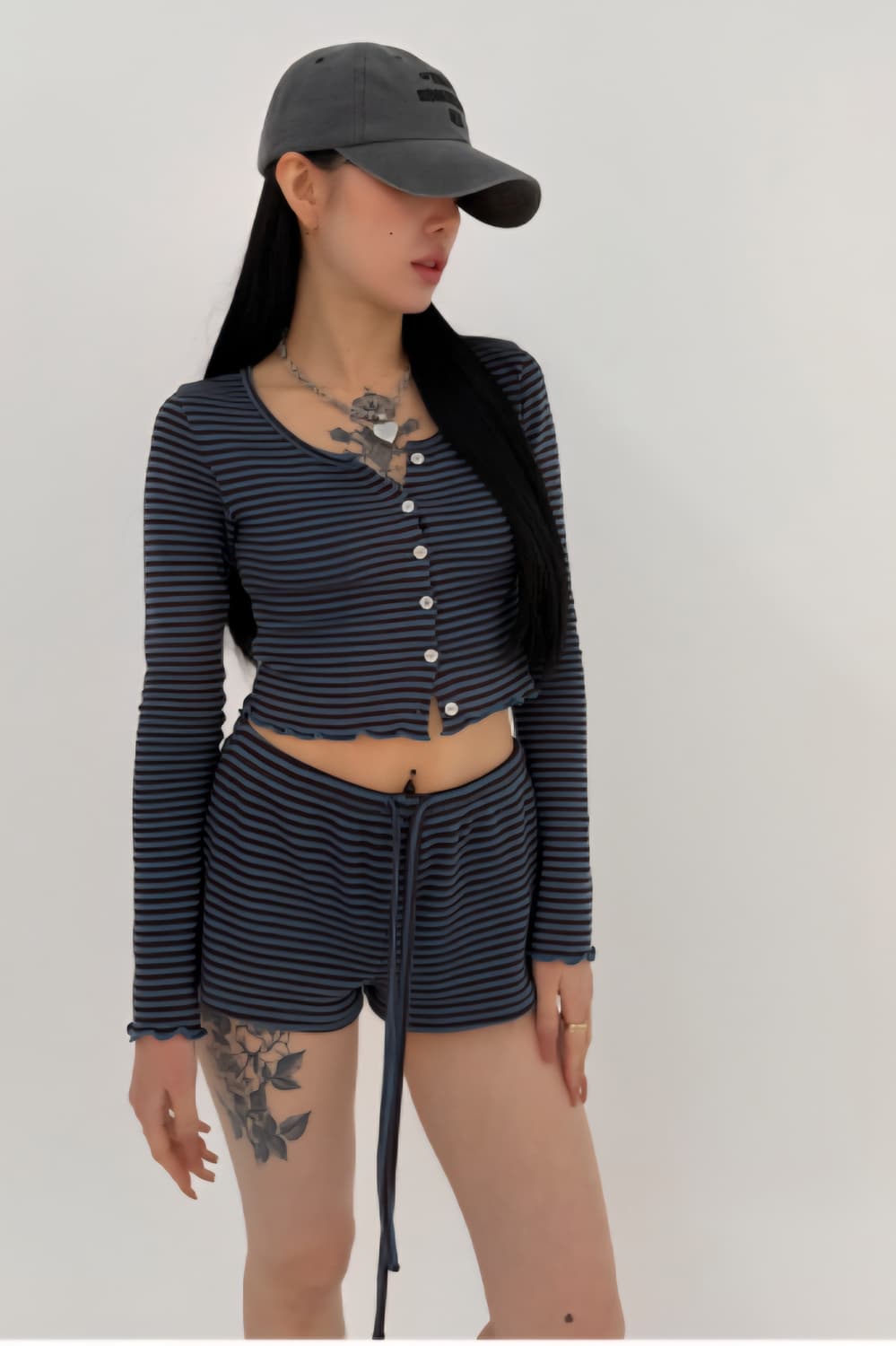 The Mysterious Hotel 스트라이프 가디건 상품이미지1