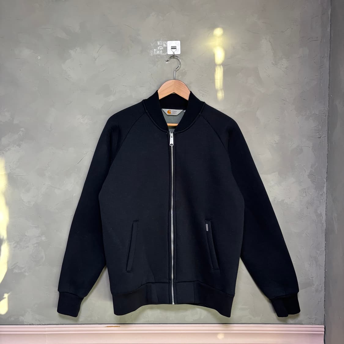 칼하트 카럭스 봄버 자켓 상품이미지1