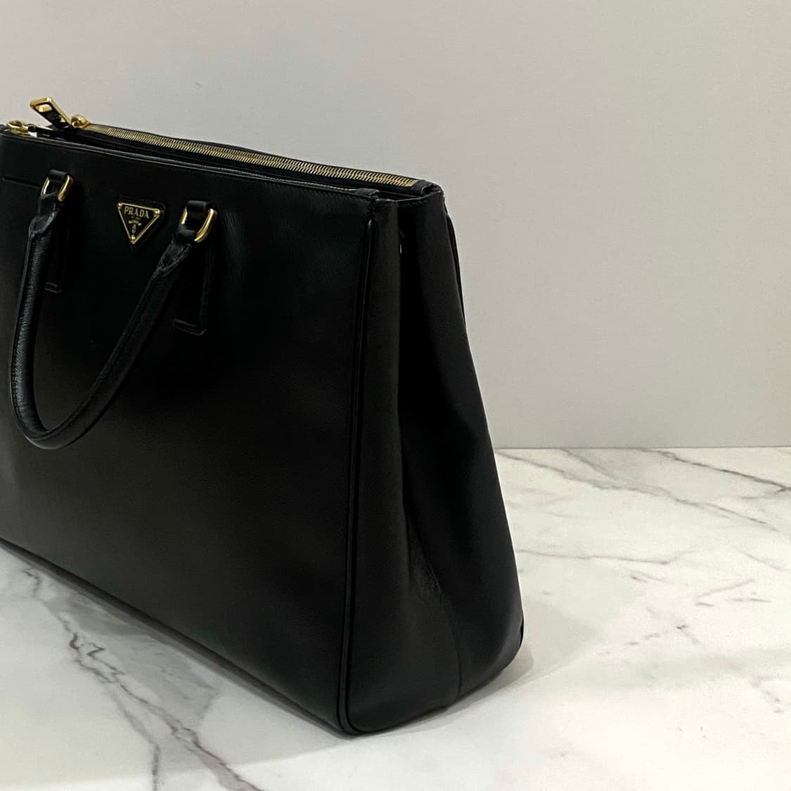 프라다 사피아노 레더 삼각로고 럭스 빅 토트백 블랙 B1786T 상품이미지3