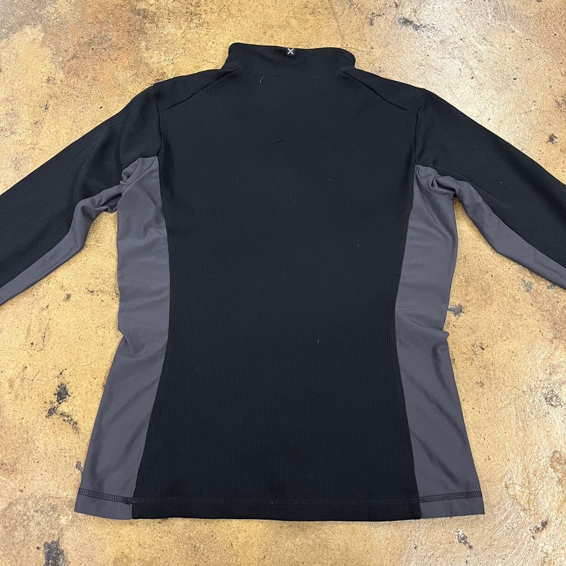 [정품/M] 몬츄라 블랙 기모 긴팔 집업 티셔츠 b14 상품이미지4