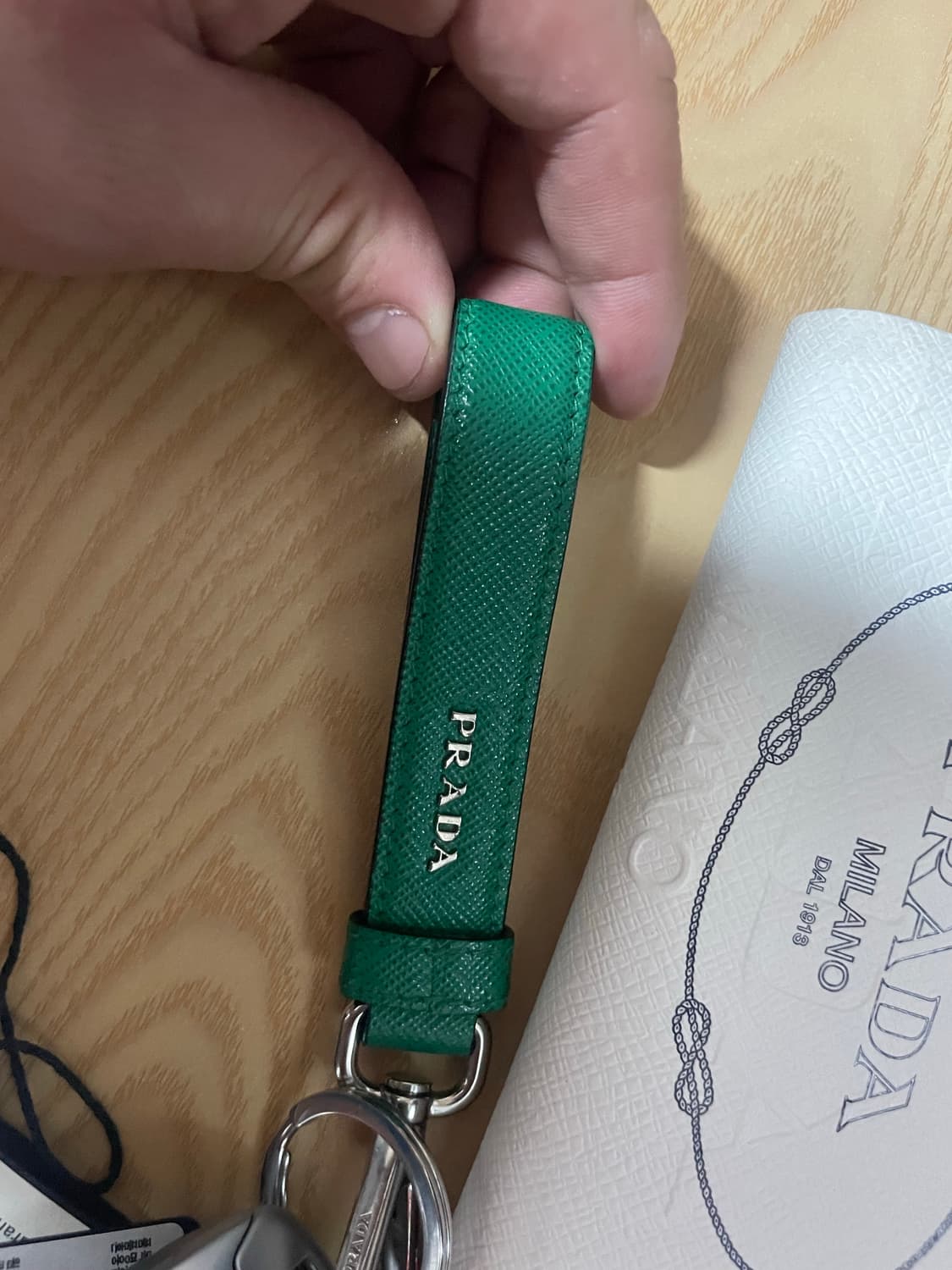 프라다 사피아노 레더 키체인 망고 상품이미지2