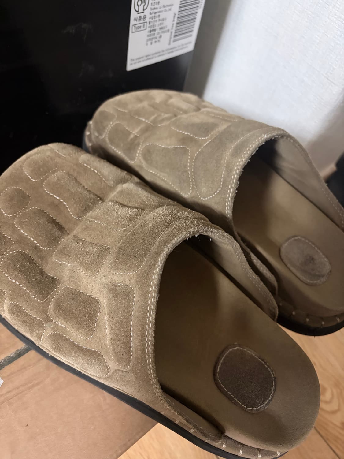 [250]이예x킨치 본 뮬 브라운 상품이미지1