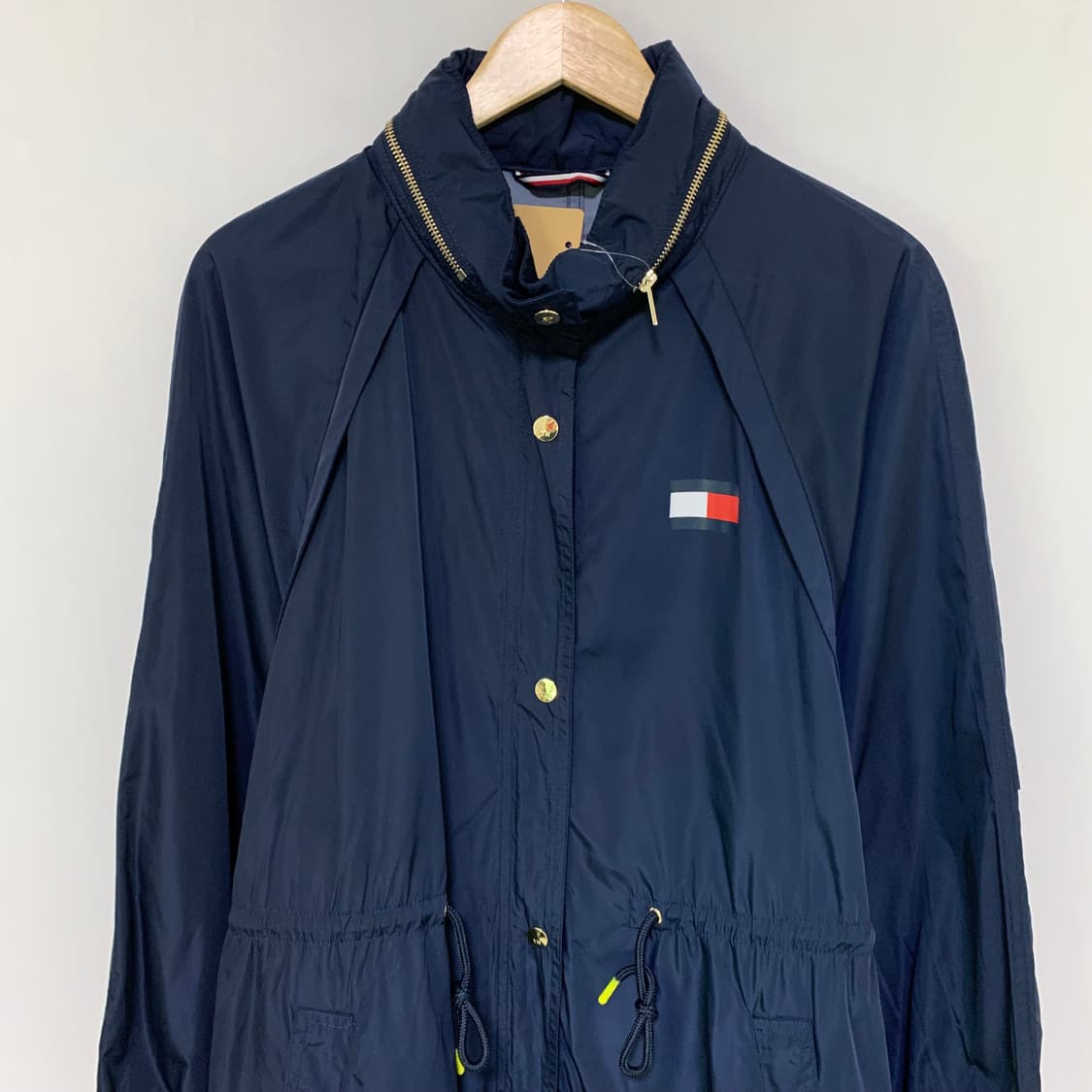 타미힐피거 네이비 지퍼넥 금장 여성 바람막이 슬림 코트 점퍼 상품이미지3