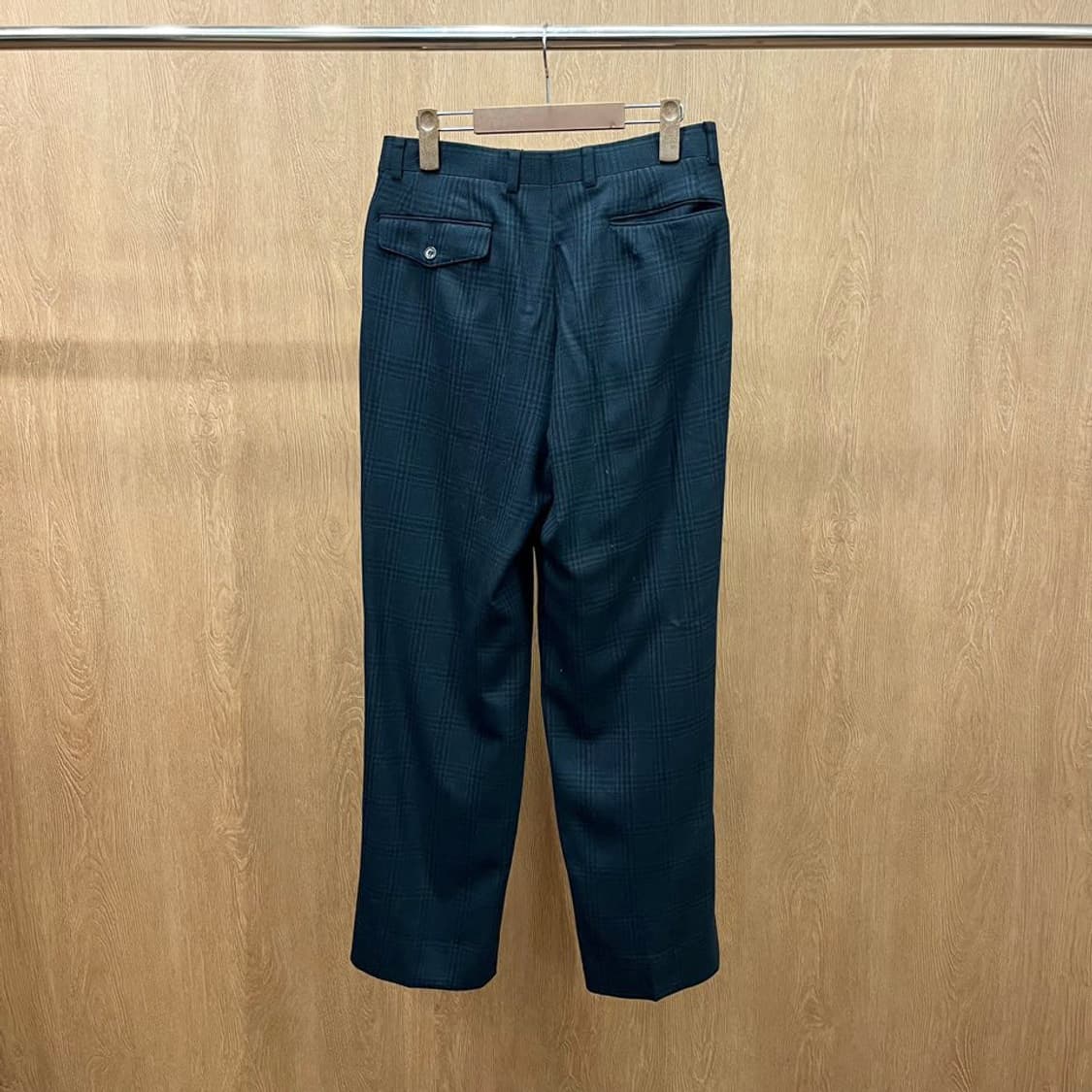 크리스찬 디올 코튼 팬츠 체크 패턴 플랩 버튼 포켓 플리츠 디테일 그린 상품이미지3