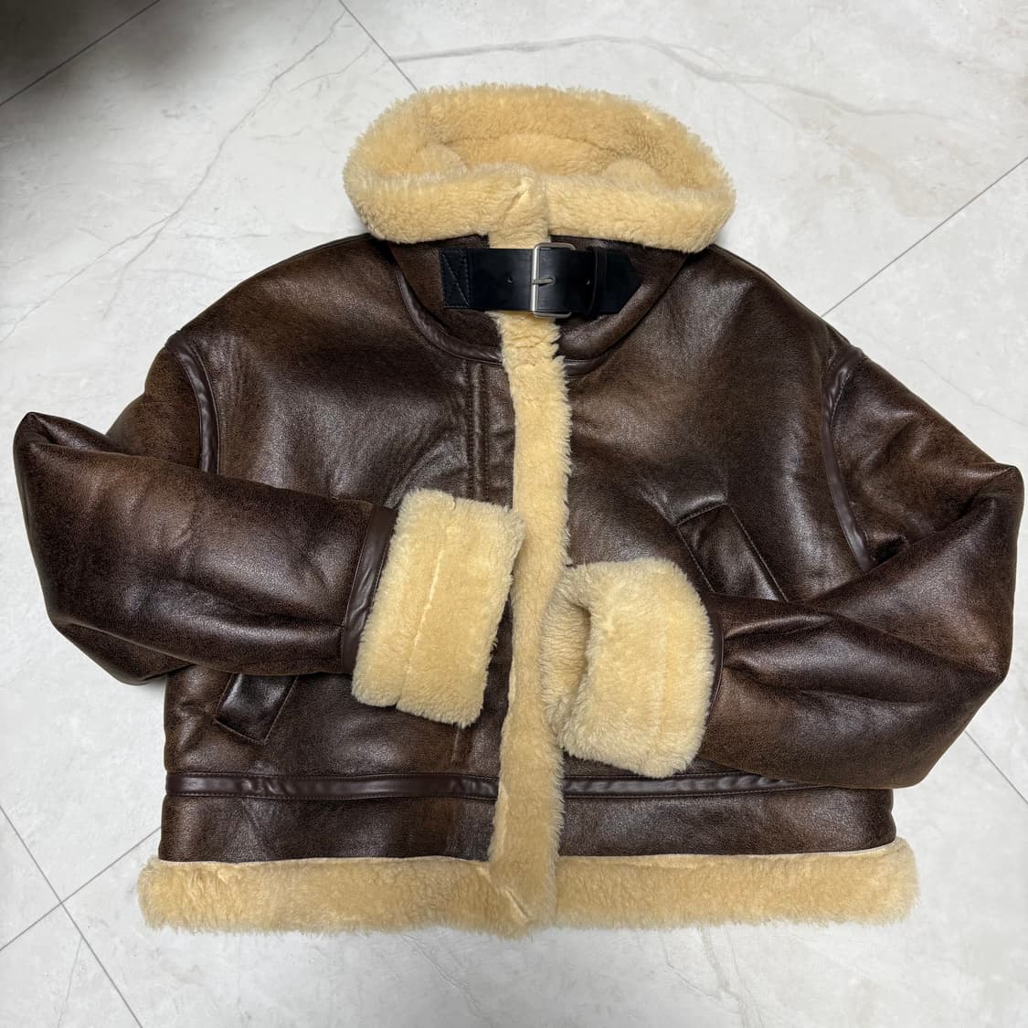 자라 크롭 무스탕 xs 상품이미지3