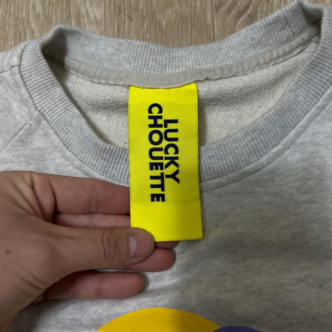 럭키슈에뜨 여성 빅로고 맨투맨 38  상품이미지3