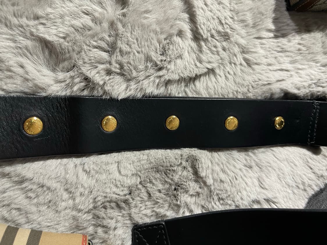 버버리 스트랩 가방 상품이미지4