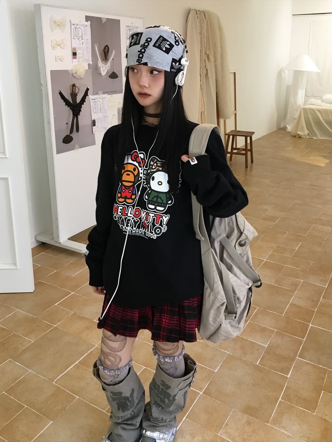 베이프 헬로키티 맨투맨 상품이미지3