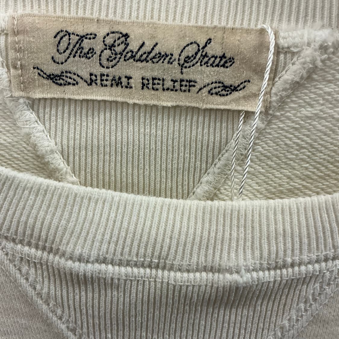 레미 릴리프 스웨트셔츠 상품이미지2