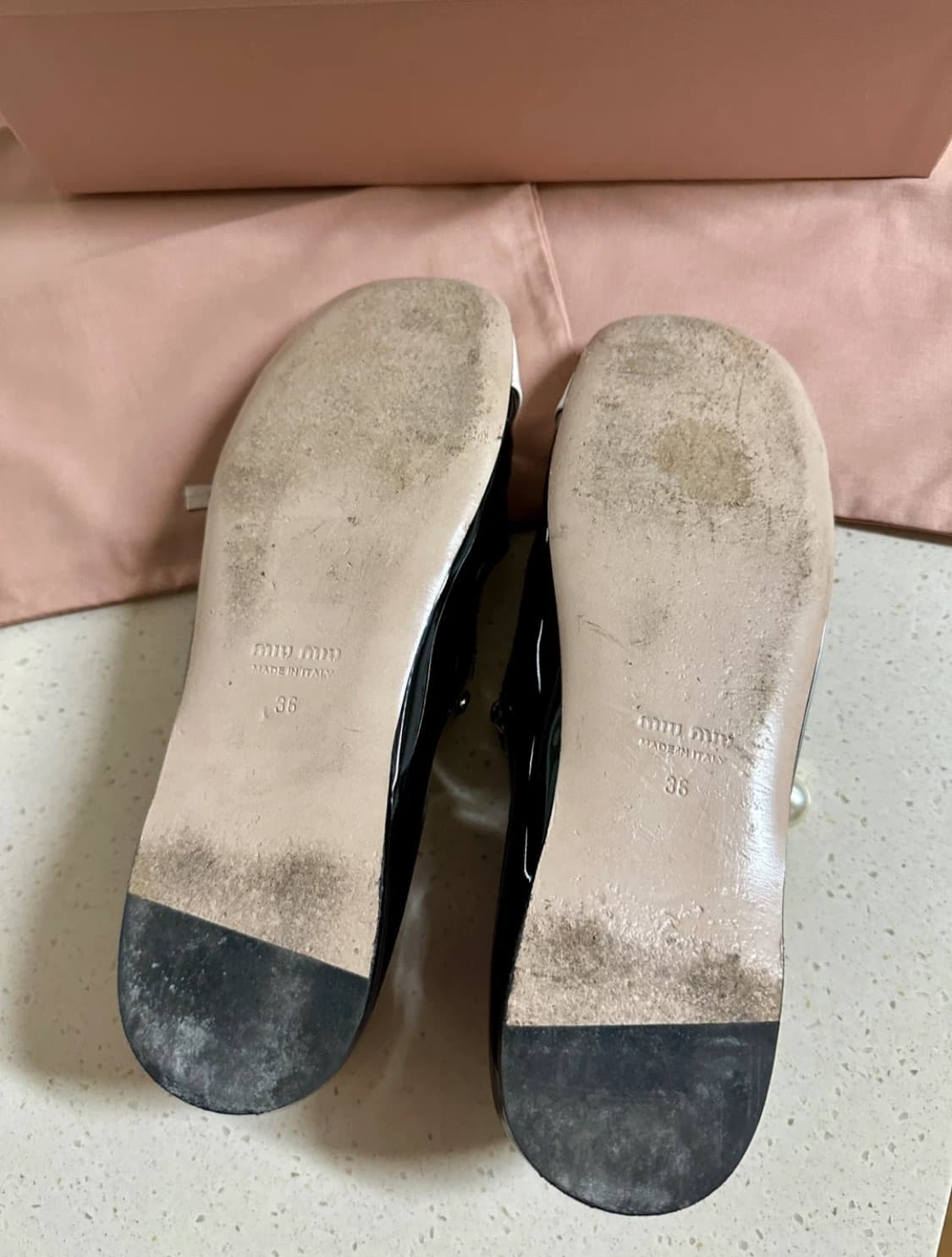 미우미우 페이턴트 가죽 발레리나플랫 36 상품이미지3