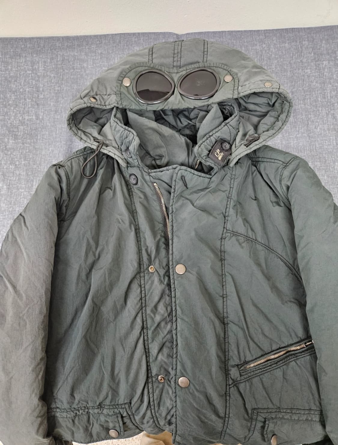 Cp컴퍼니 고글 후드 패딩 판매 상품이미지2