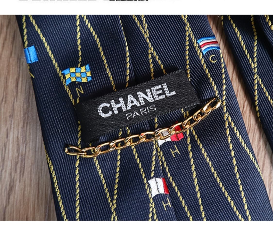 이태리 메이드  CHANEL 샤넬 실크100% 빈티지 넥타이

 상품이미지1