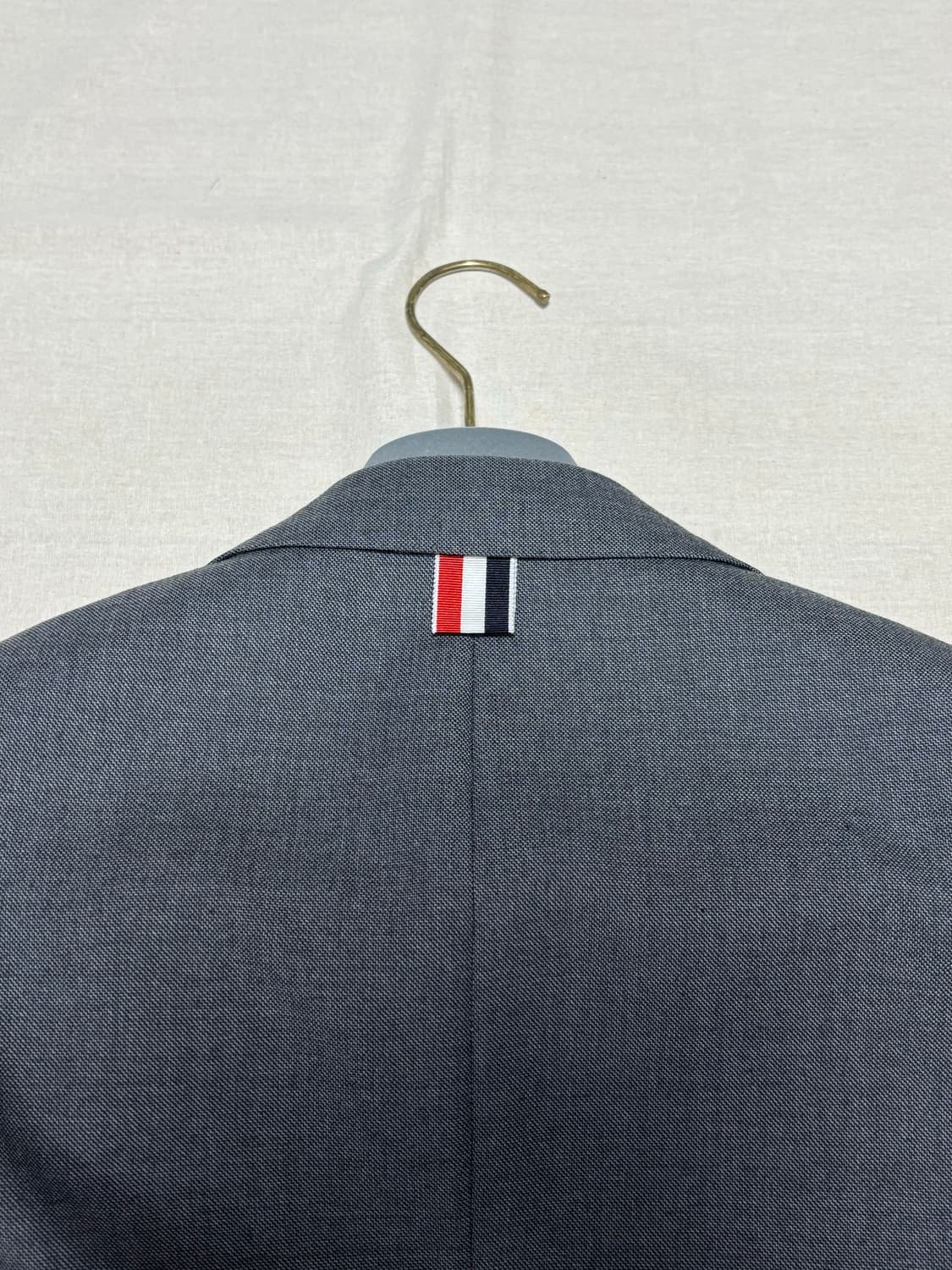 톰브라운 사선완장 블레이저 그레이 [3] 상품이미지9