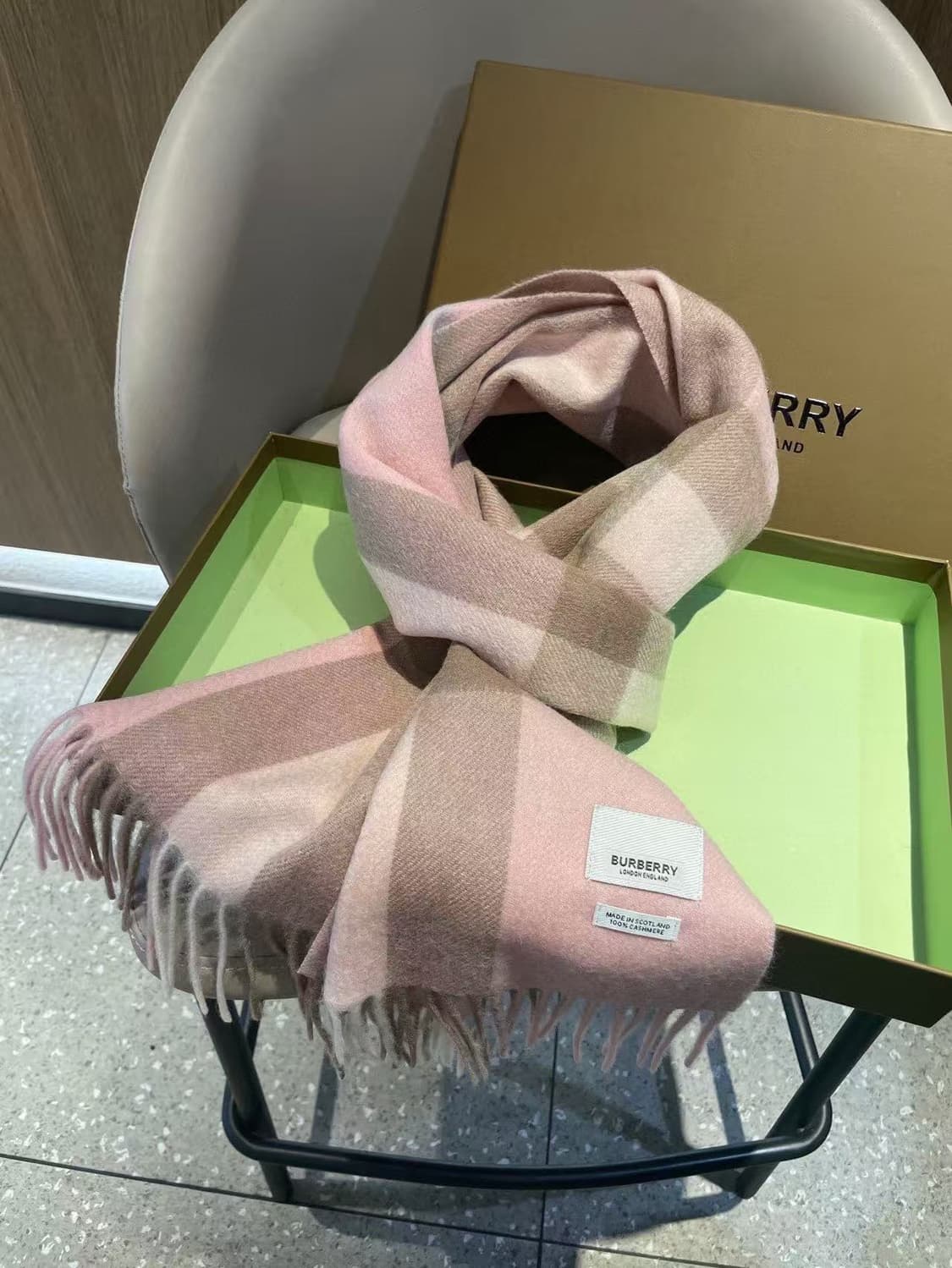 버버리숙녀 리버서블 스카프
 상품이미지3