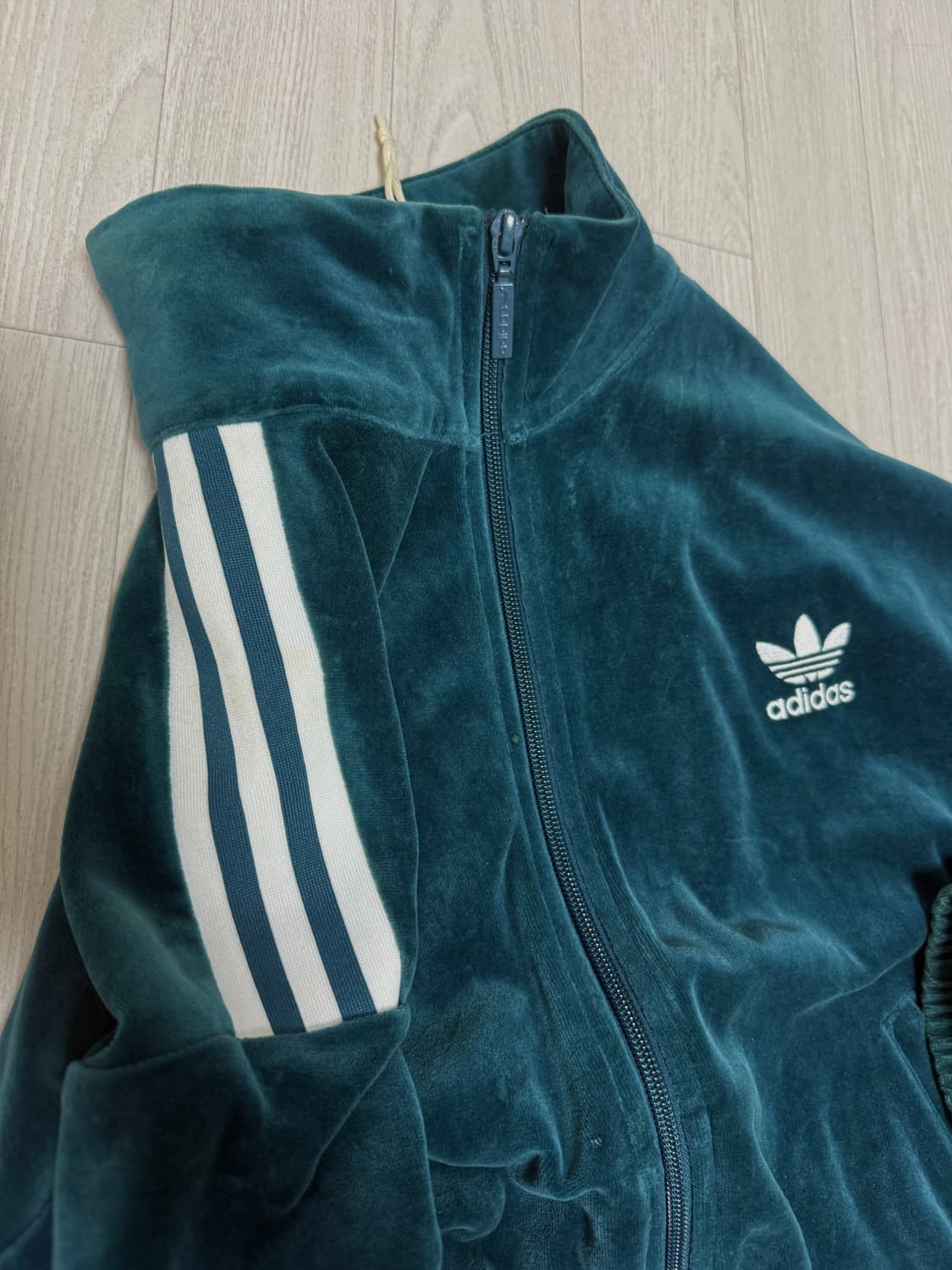 아디다스 벨벳 트랙탑  상품이미지2