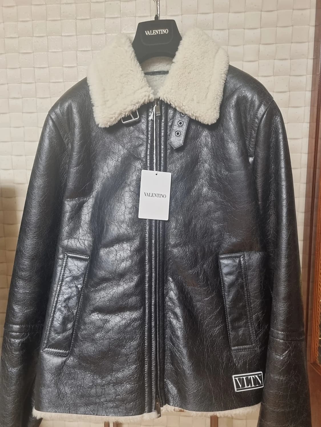 발렌티노 무스탕 판매합니다 상품이미지1