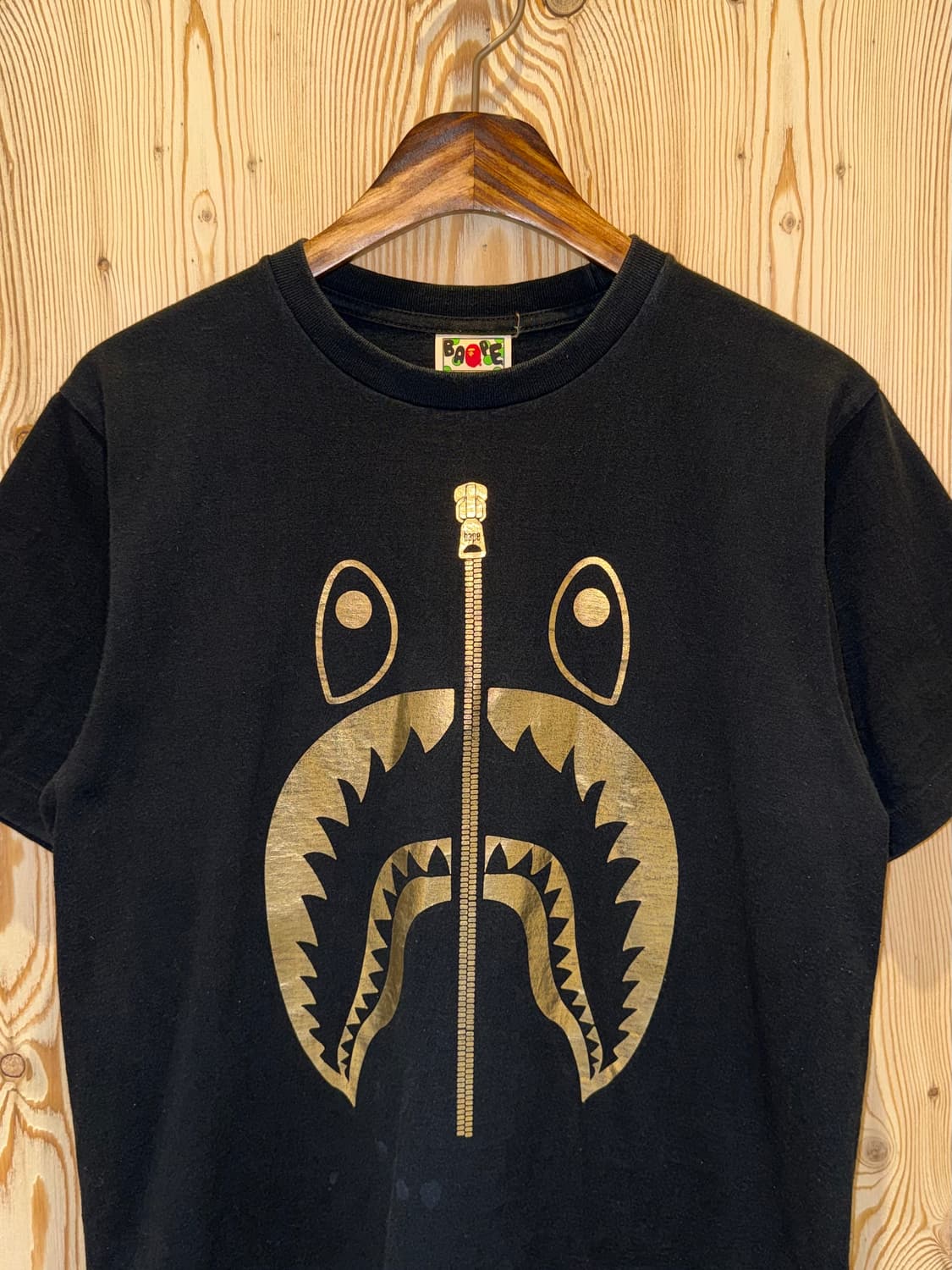 베이프 골드 샤크 프린팅 반팔 티셔츠 상품이미지2