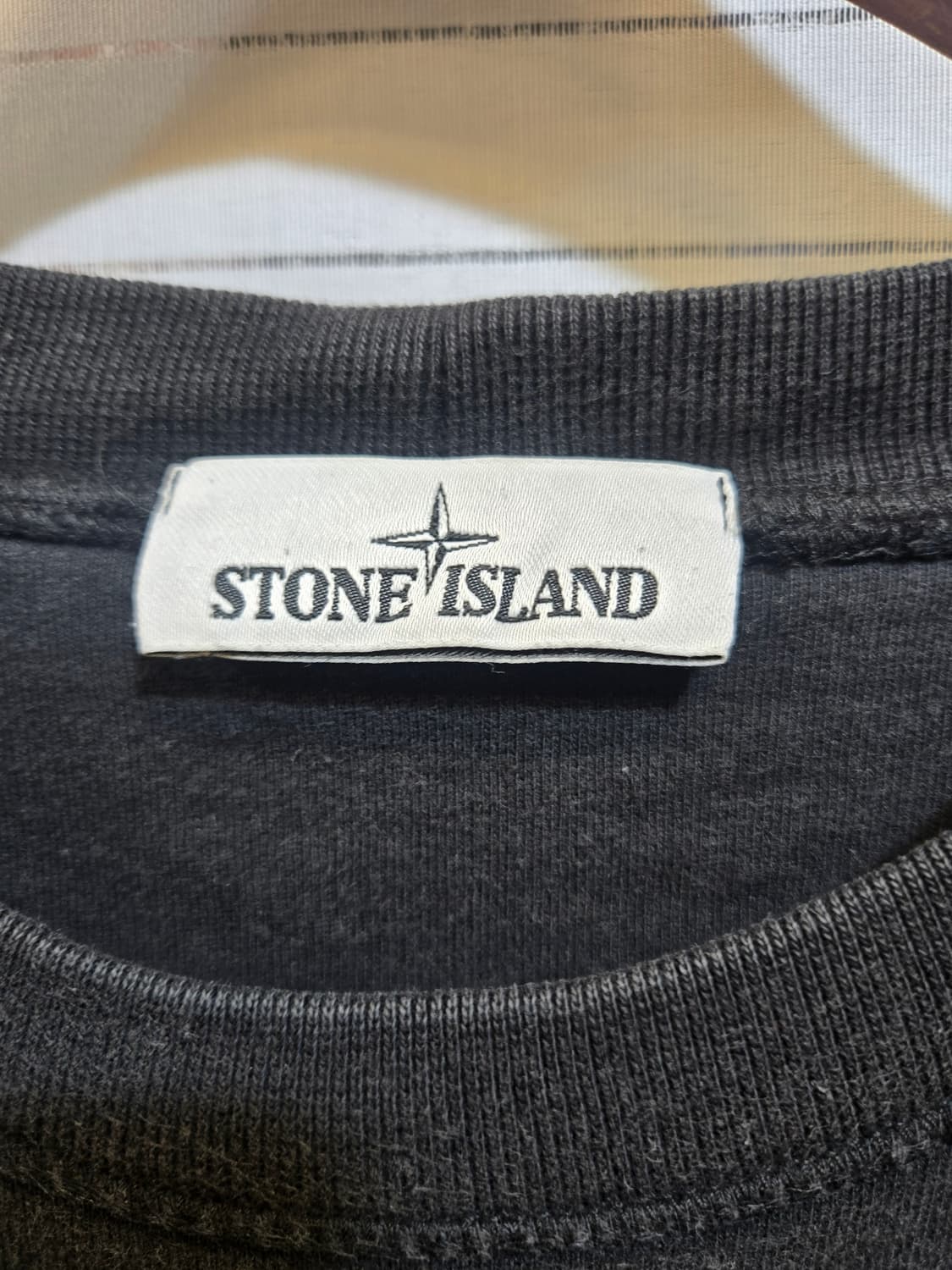 스톤아일랜드 블랙 맨투맨 티셔츠 상품이미지2