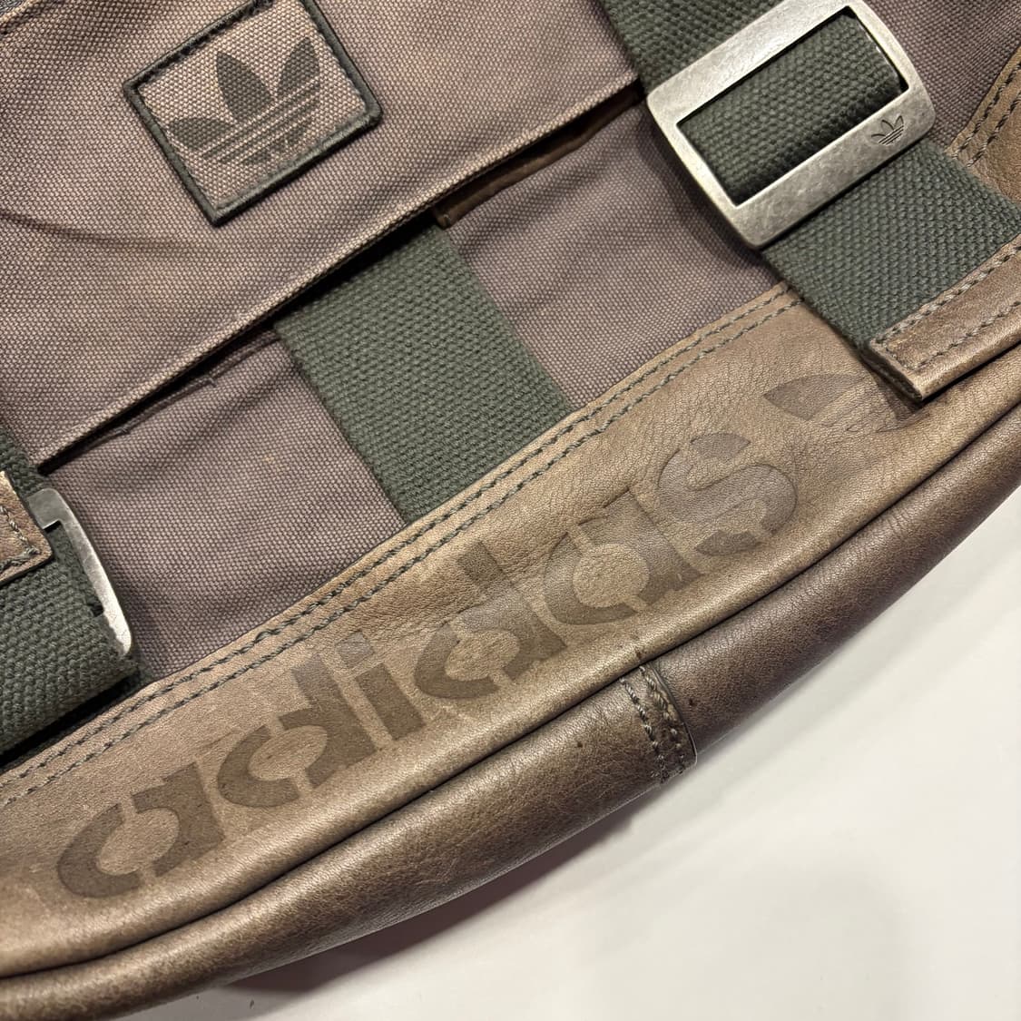 08s 아디다스 브라운 버팔로 빈티지 브라운 레더 메신저백 유일매물 상품이미지5