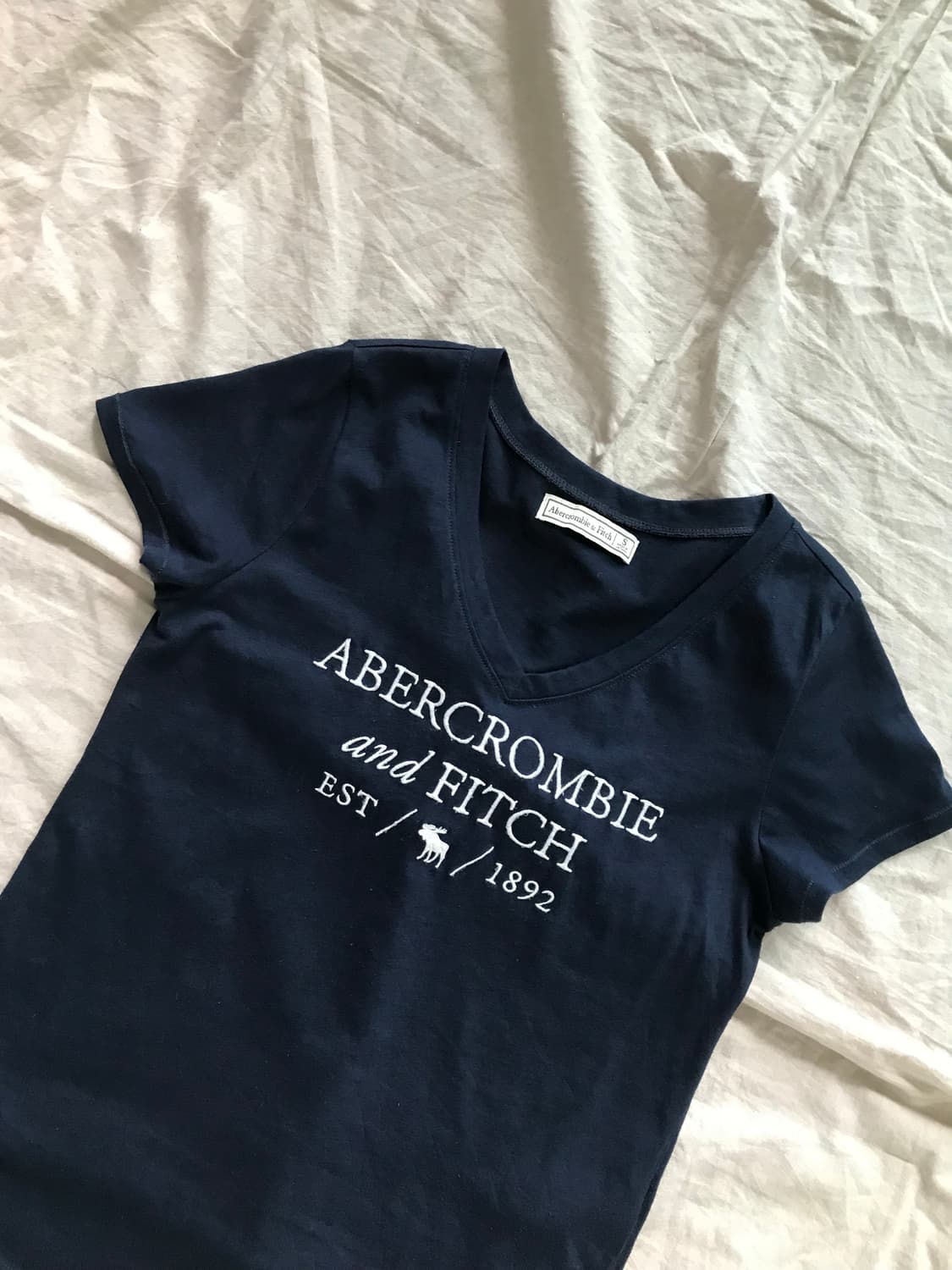 아베크롬비 자수로고 여성라인 브이넥 반팔티 상품이미지5
