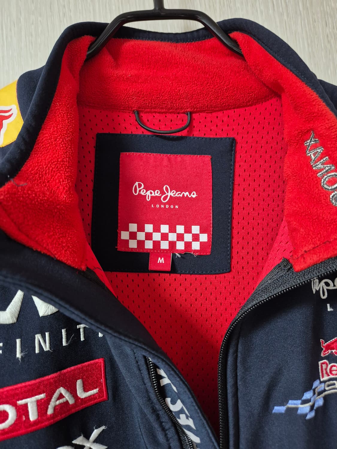 페페진스 레드불 레이싱 팀 자켓 
져지 집업 M  상품이미지6