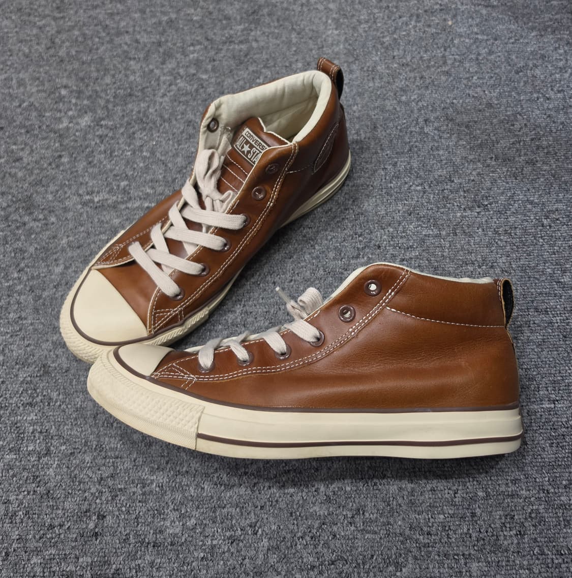 컨버스 척 테일러 올스타 레더 스트리트 미드 파인콘 브라운 270 상품이미지1