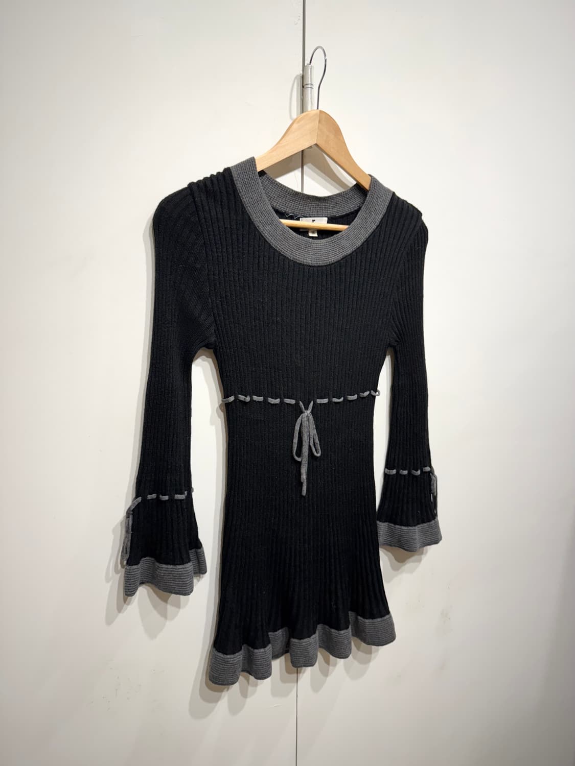 courreges 꾸레쥬 플레어 니트 상품이미지2