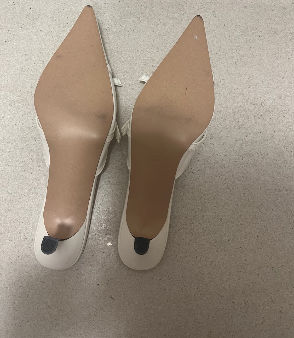 에이블리 흰색 스틸레토 뮬 구두 strap stiletto 윤비누 구두 상품이미지2