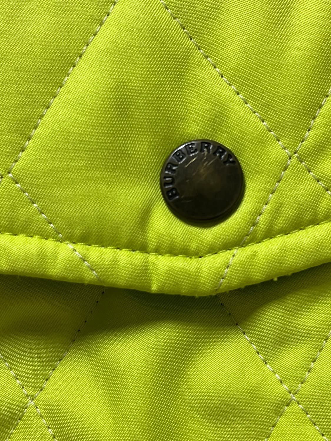 버버리 퀼팅 자켓 라임 XS 정품 상품이미지3