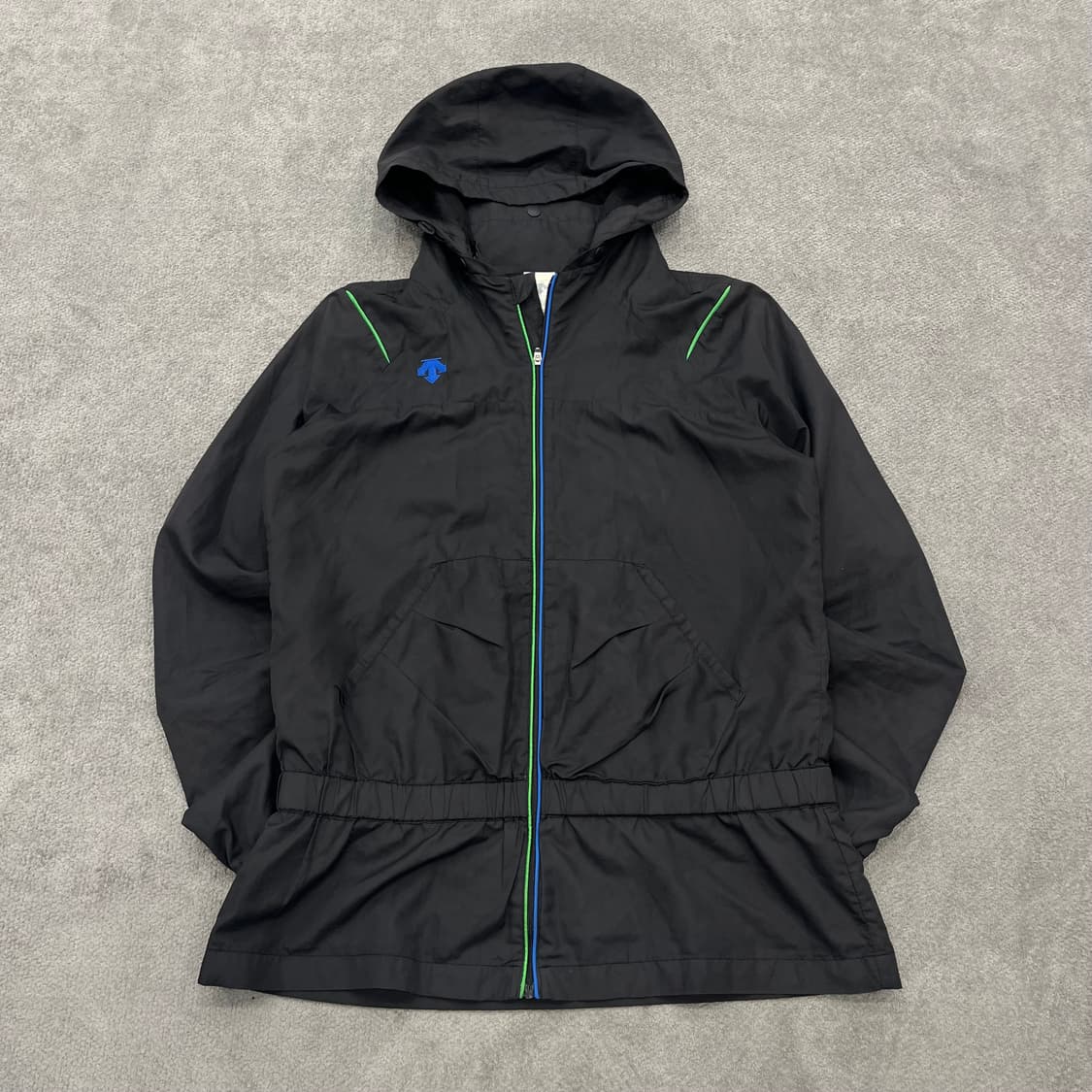 90 데상트 블랙 후드 바람막이 자켓 상품이미지1