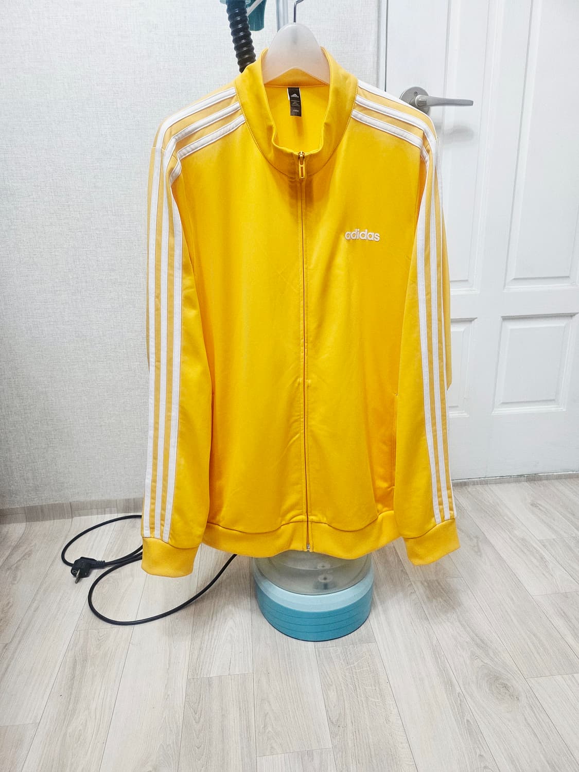 (105)XL ☆초대장급☆ 아디다스 에센셜 3S [옐로우] 트랙탑져지 상품이미지1