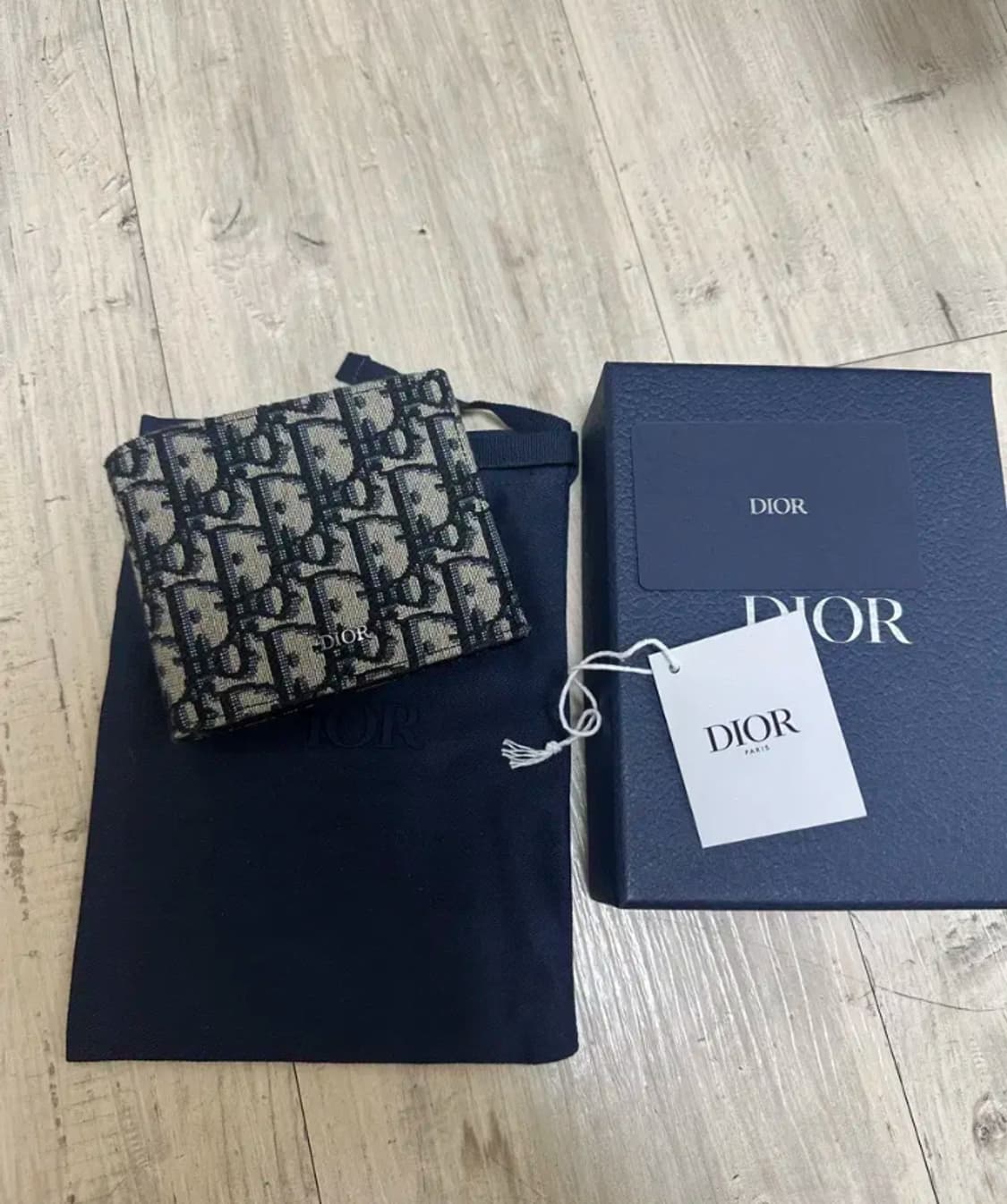 정품 디올 반지갑 거의새상품 (하자없음) 상품이미지1