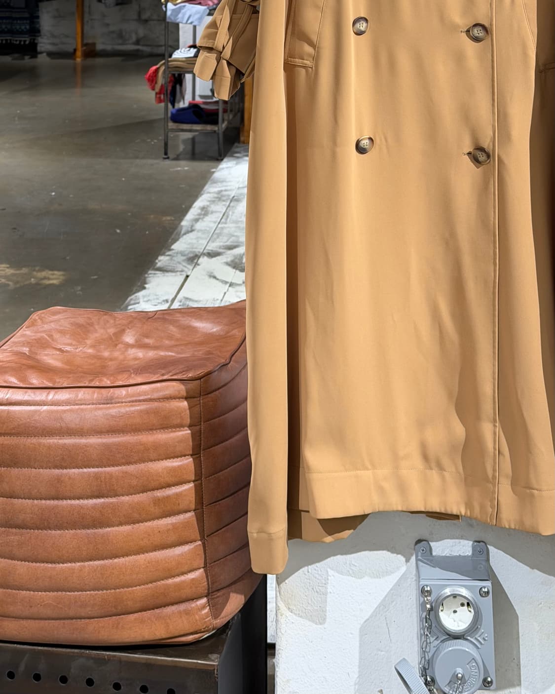 mm6 베이지 실크 더블 버튼 트렌치 코트 상품이미지6