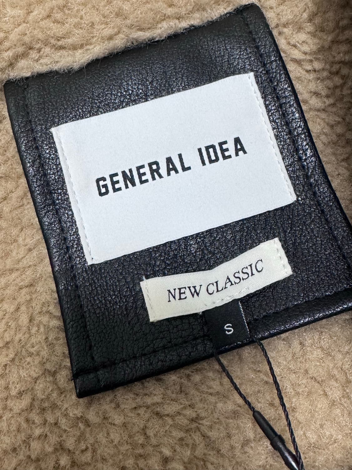 제너럴아이디어 루즈핏 에코 퍼 무스탕 택달린 새상품 상품이미지3