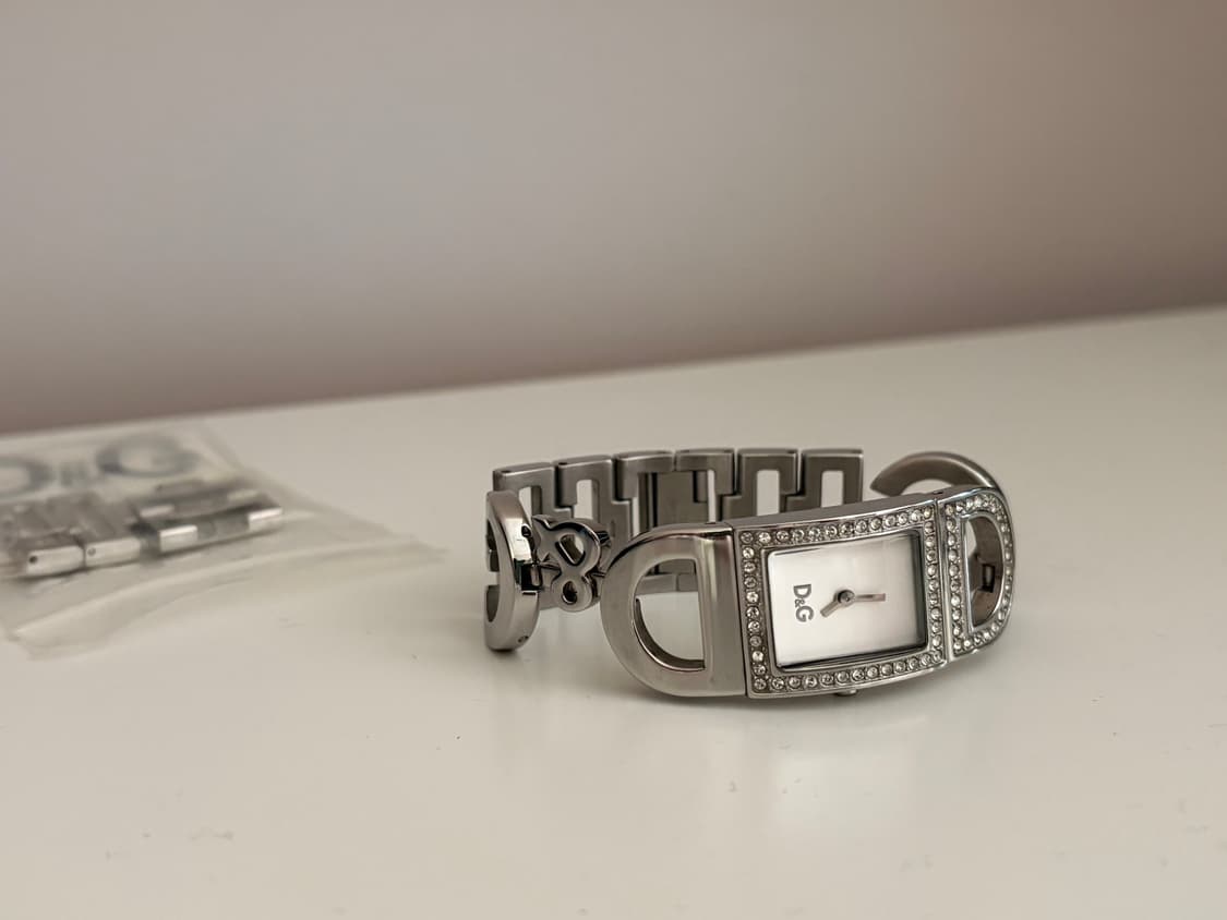 돌체앤가바나 큐빅로고 뱅글시계 상품이미지3