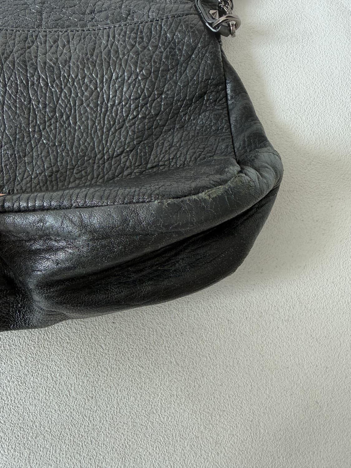 앤 클라인(Anne Klein) 레더 크로스 숄더백 상품이미지3