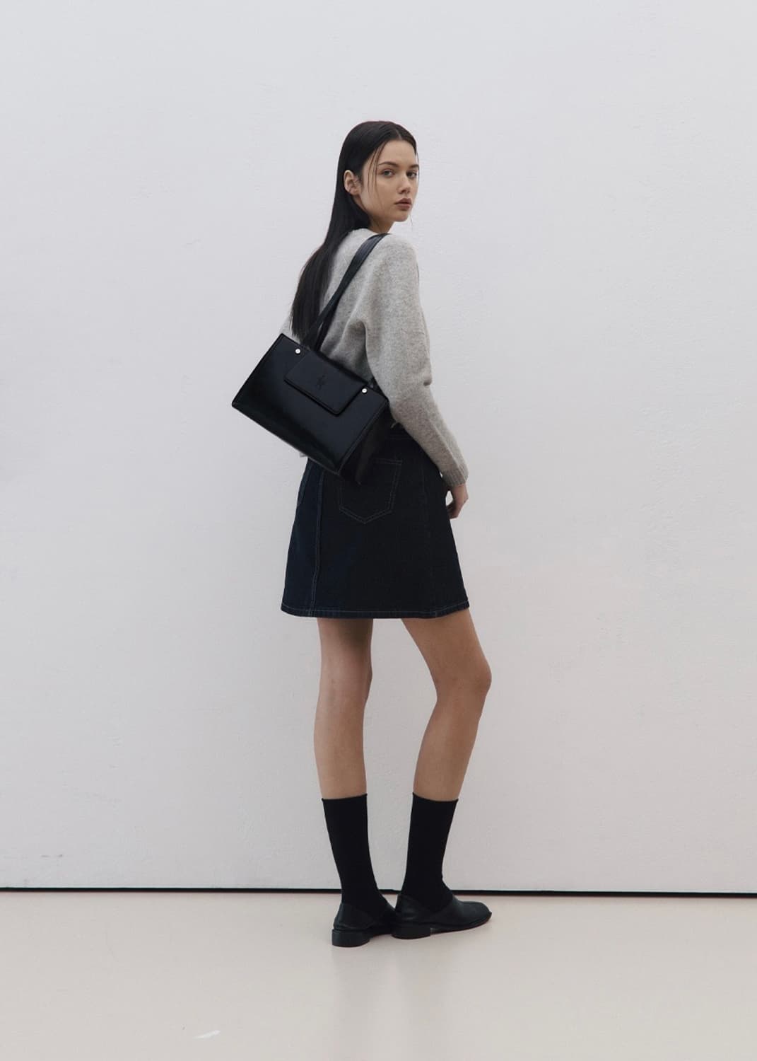 레더리 볼티드 스퀘어 숄더백 상품이미지2