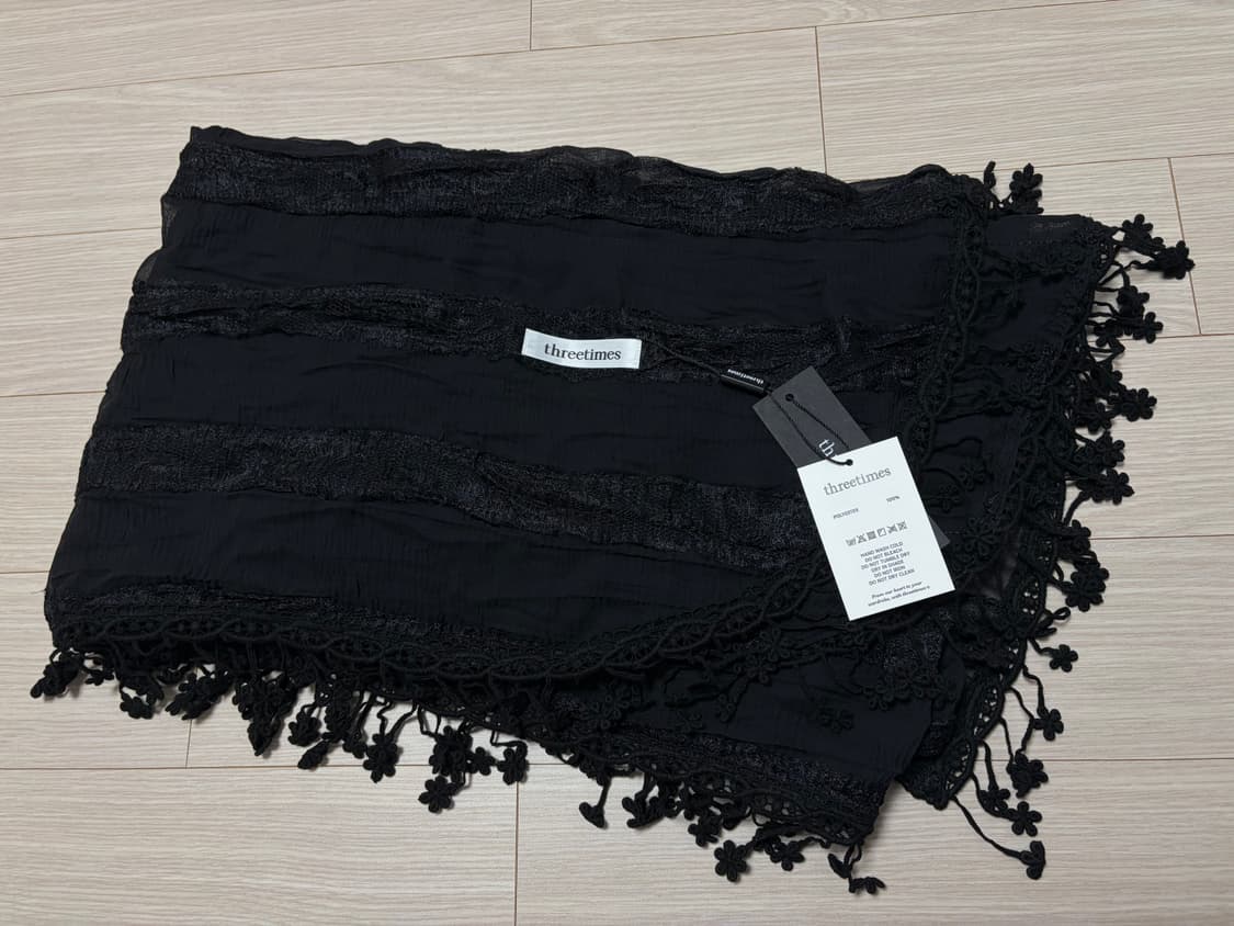 새상품) 쓰리타임즈 델링 스카프 블랙 플라워 머플러 상품이미지2