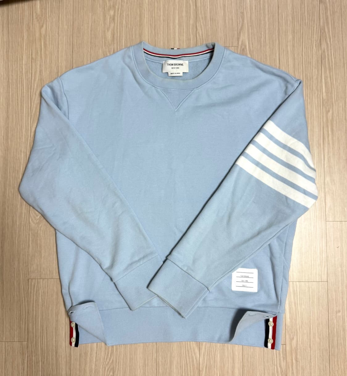 톰브라운 사선 맨투맨 스카이블루컬러 3사이즈  상품이미지1