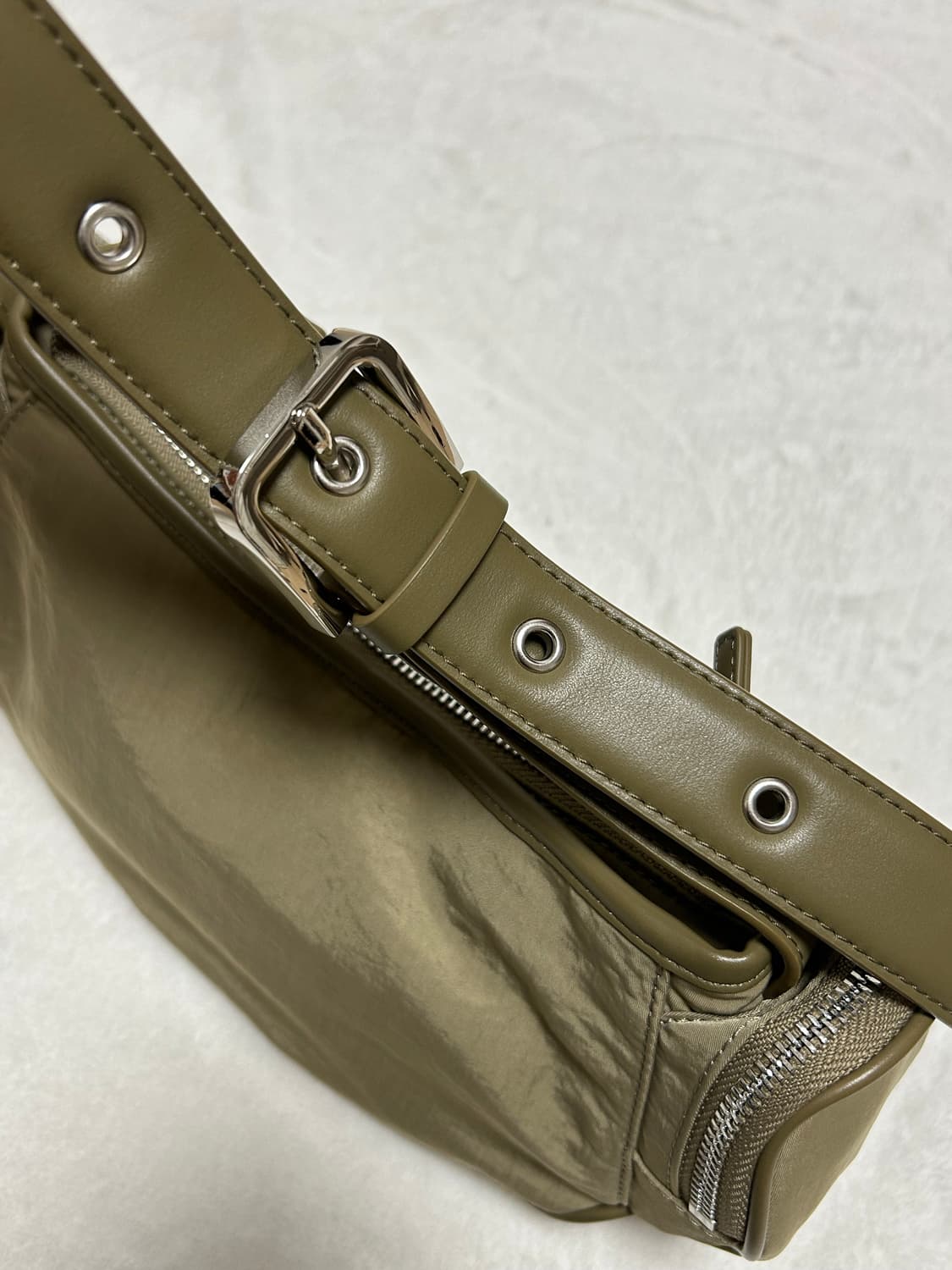 마뗑킴 마들렌 라운드 백 라이트카키 상품이미지6