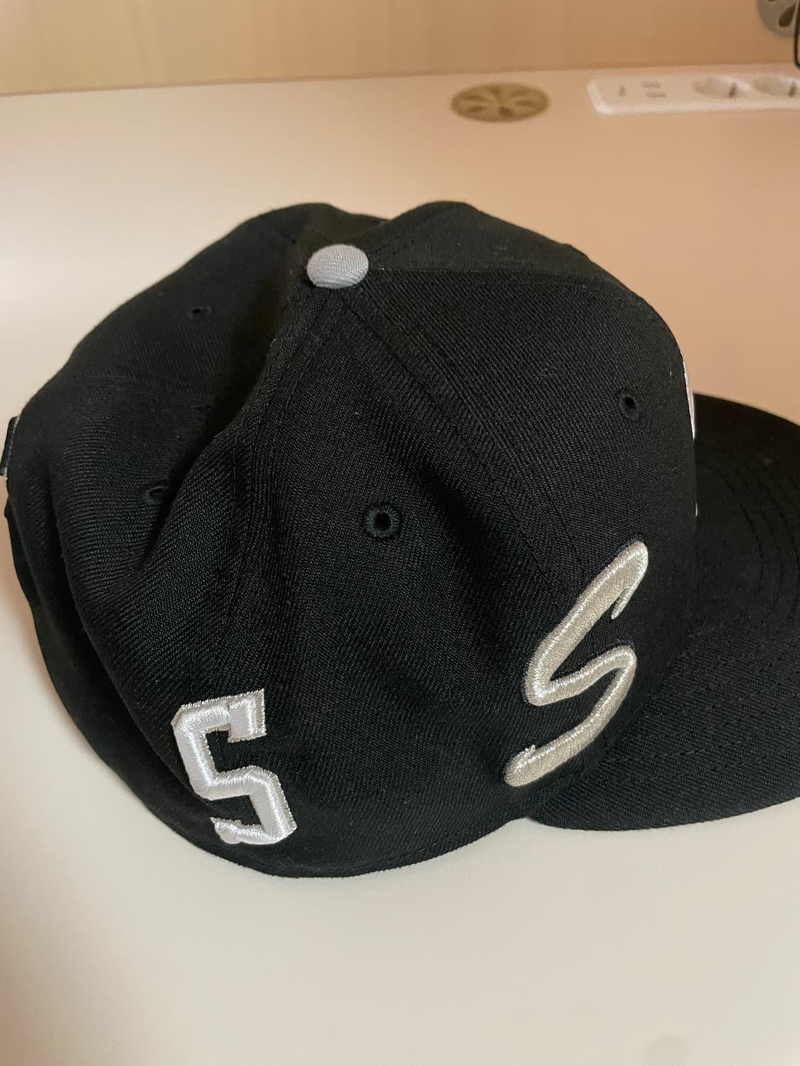 슈프림 뉴에라 S로고 블랙 모자 734(61.5) 상품이미지3