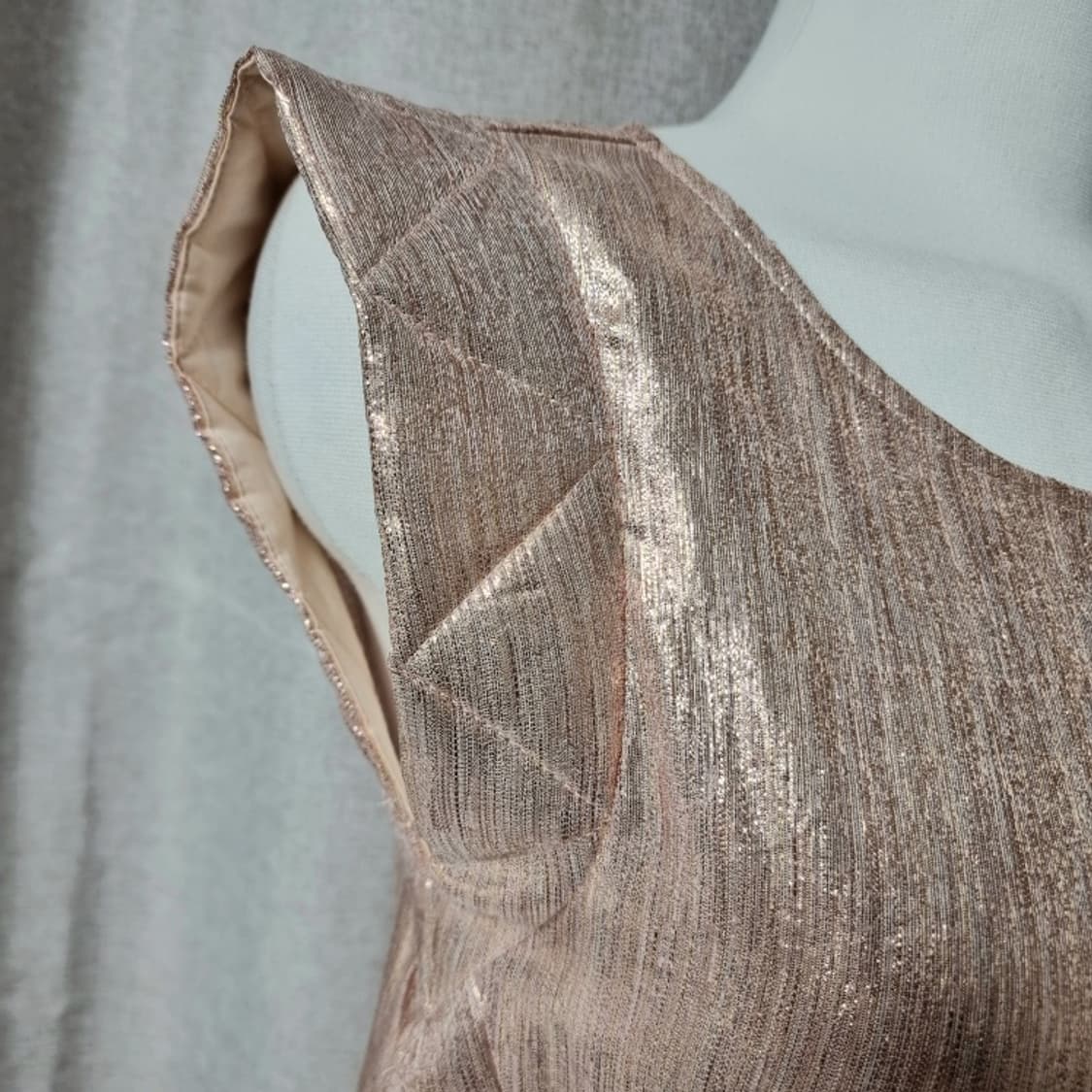 마쥬 maje 원피스 핑크골드 메탈릭 (표기36/44~날씬55) 상태최상 상품이미지6