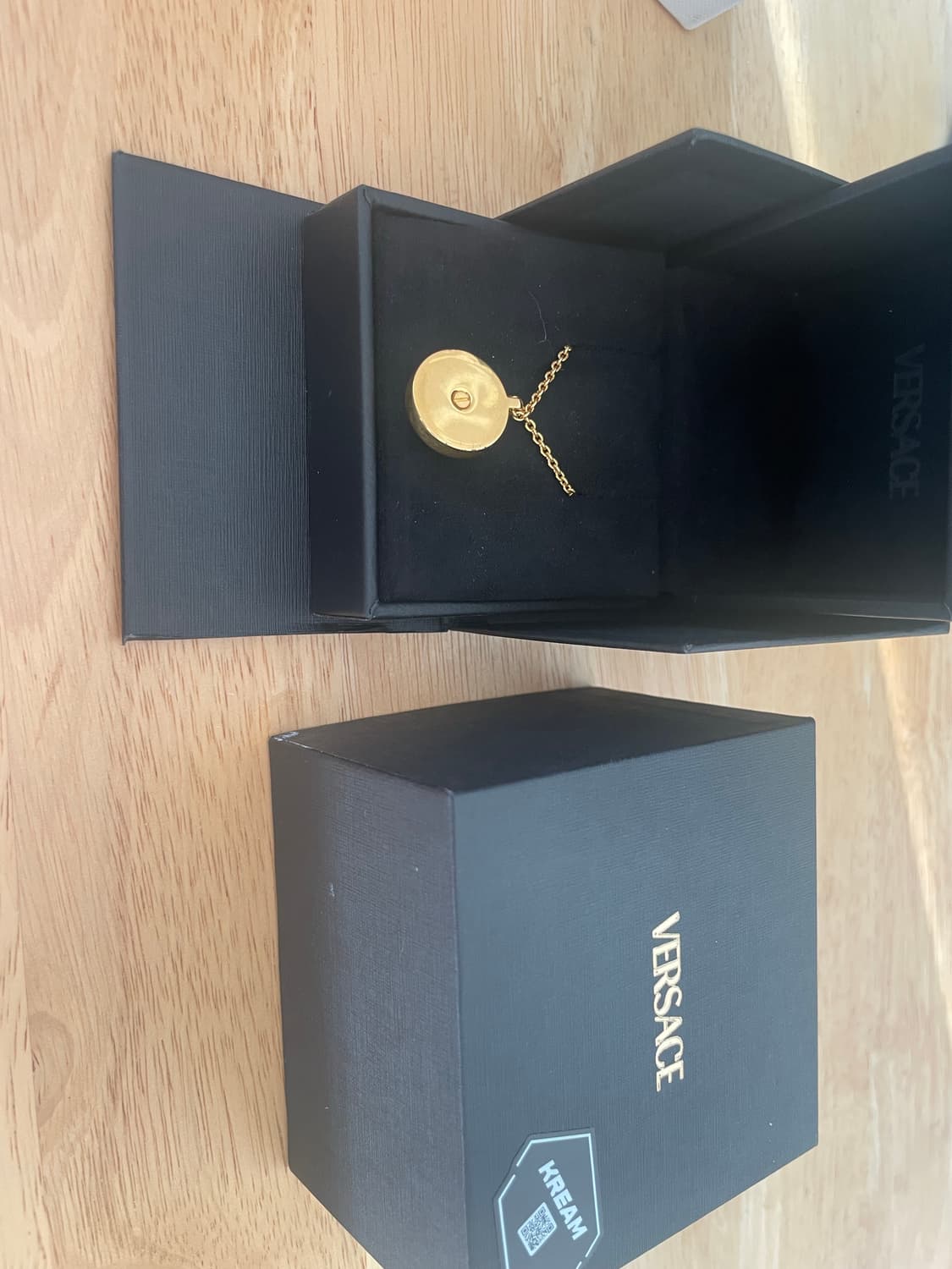 베르사체 메두사 목걸이 크림 정품 상품이미지2