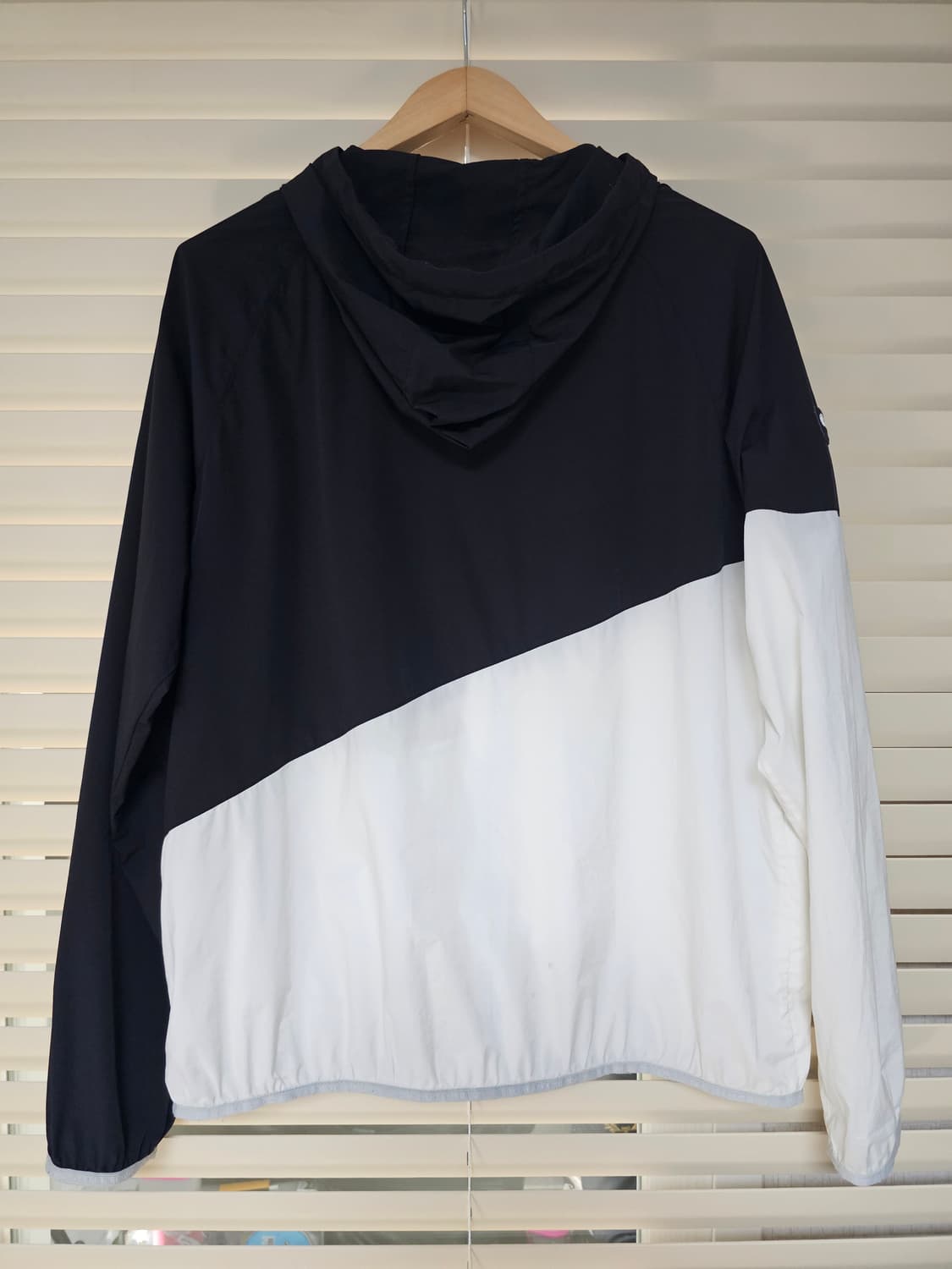 디스커버리 블랙/화이트 바람막이 XL(105) 상품이미지2
