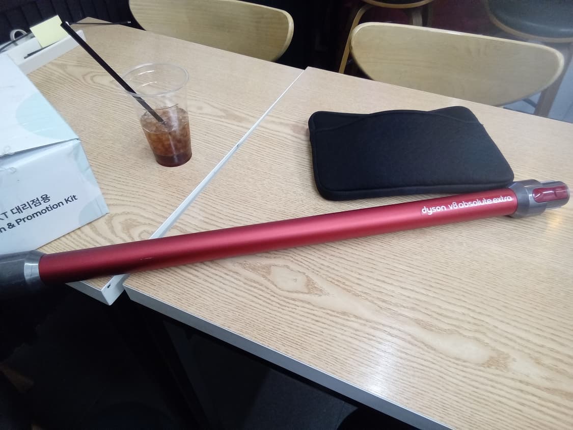 다이슨 V8 카본 앱솔루트 엑스트라 청소기
실버+레드 상품이미지4