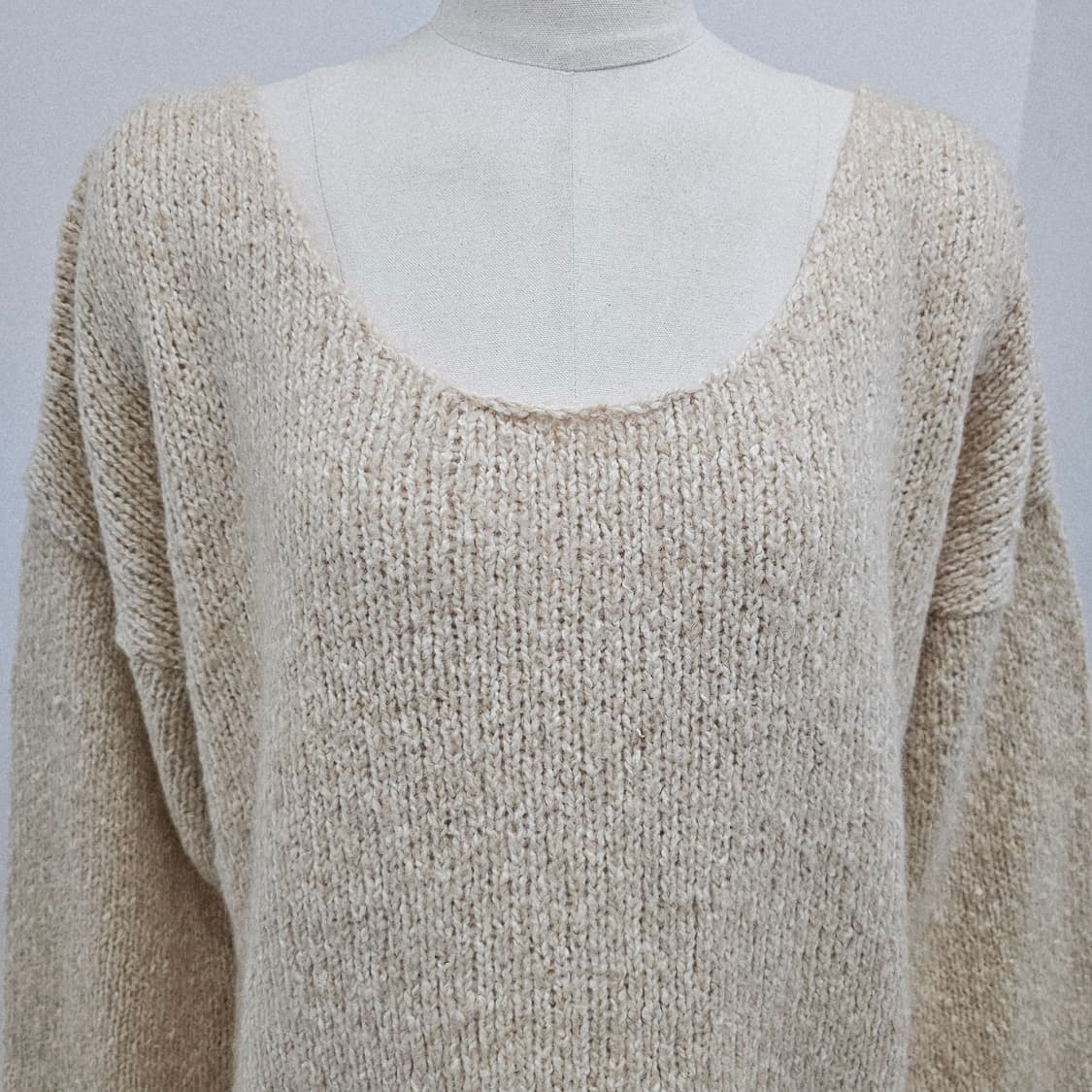 모헤어 울혼방 루즈핏 베이지 보카시 니트  상품이미지3